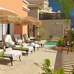 Royal Garden Villas, Luxury アデヘ