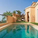 Royal Garden Villas, Luxury アデヘ