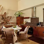 호텔 Royal Garden Villas, Luxury