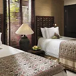 Royal Garden Villas, Luxury 호텔 아데제