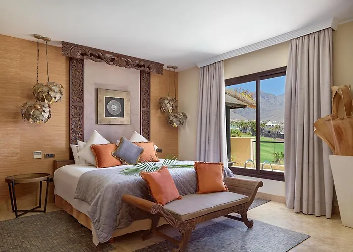 Royal Garden Villas, Luxury Hotel