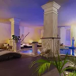 Royal Garden Villas, Luxury אדחה