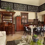 Royal Garden Villas, Luxury מלון