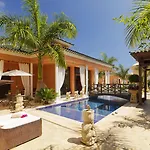 Royal Garden Villas, Luxury מלון אדחה