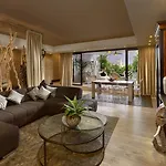מלון Royal Garden Villas, Luxury אדחה