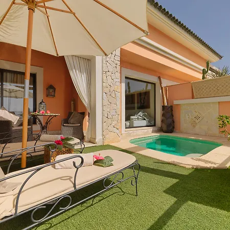 Royal Garden Villas, Luxury Szálloda