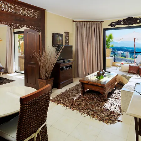 Royal Garden Villas, Luxury