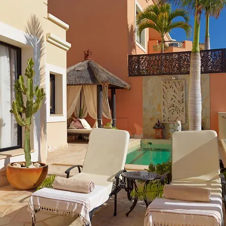 Royal Garden Villas, Luxury ホテル アデヘ