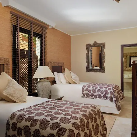 Royal Garden Villas, Luxury Szálloda