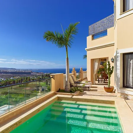 Royal Garden Villas, Luxury