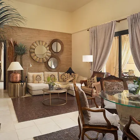 Royal Garden Villas, Luxury