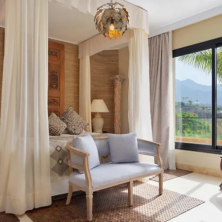 Royal Garden Villas, Luxury Szálloda