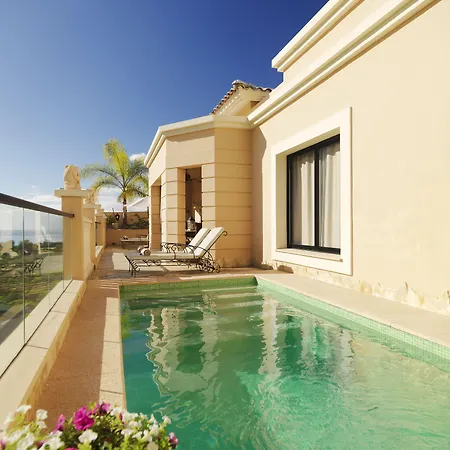 Royal Garden Villas, Luxury Szálloda