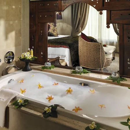 מלון Royal Garden Villas, Luxury 5*