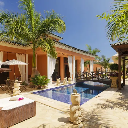 Royal Garden Villas, Luxury מלון אדחה