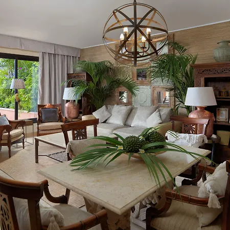 מלון Royal Garden Villas, Luxury 5*