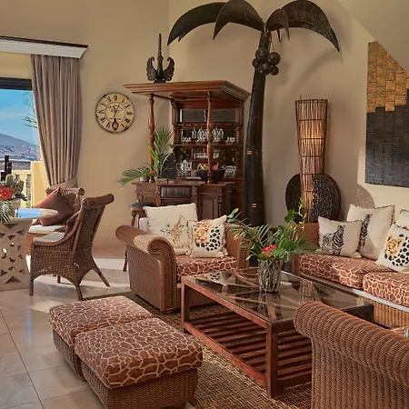 Royal Garden Villas, Luxury אדחה