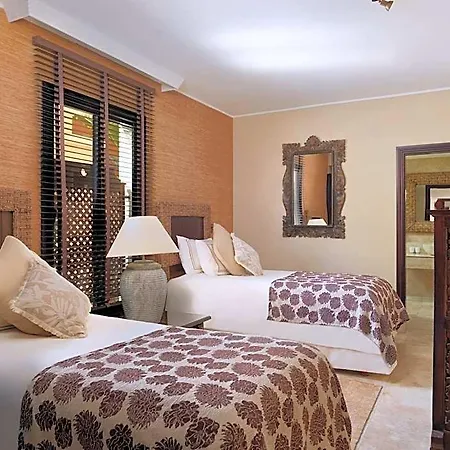 Royal Garden Villas, Luxury