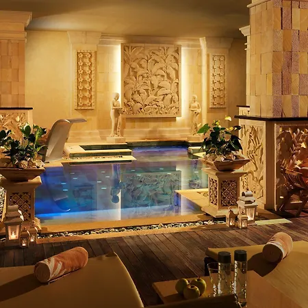 Royal Garden Villas, Luxury