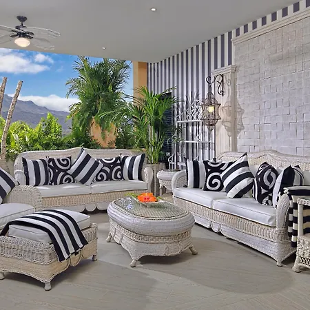 Royal Garden Villas, Luxury