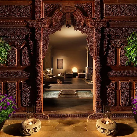 Royal Garden Villas, Luxury