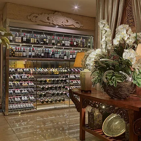 Royal Garden Villas, Luxury אדחה