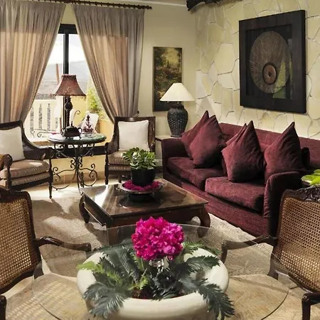 Royal Garden Villas, Luxury מלון אדחה