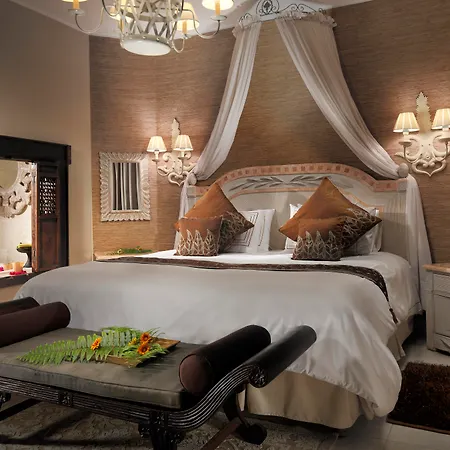 Royal Garden Villas, Luxury ホテル アデヘ