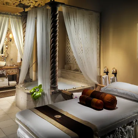 Royal Garden Villas, Luxury