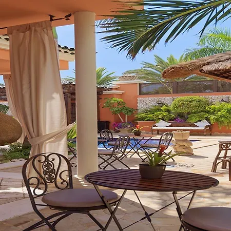 Royal Garden Villas, Luxury ホテル アデヘ