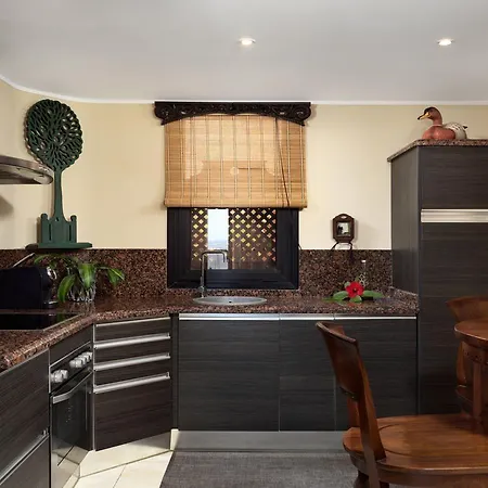 Royal Garden Villas, Luxury